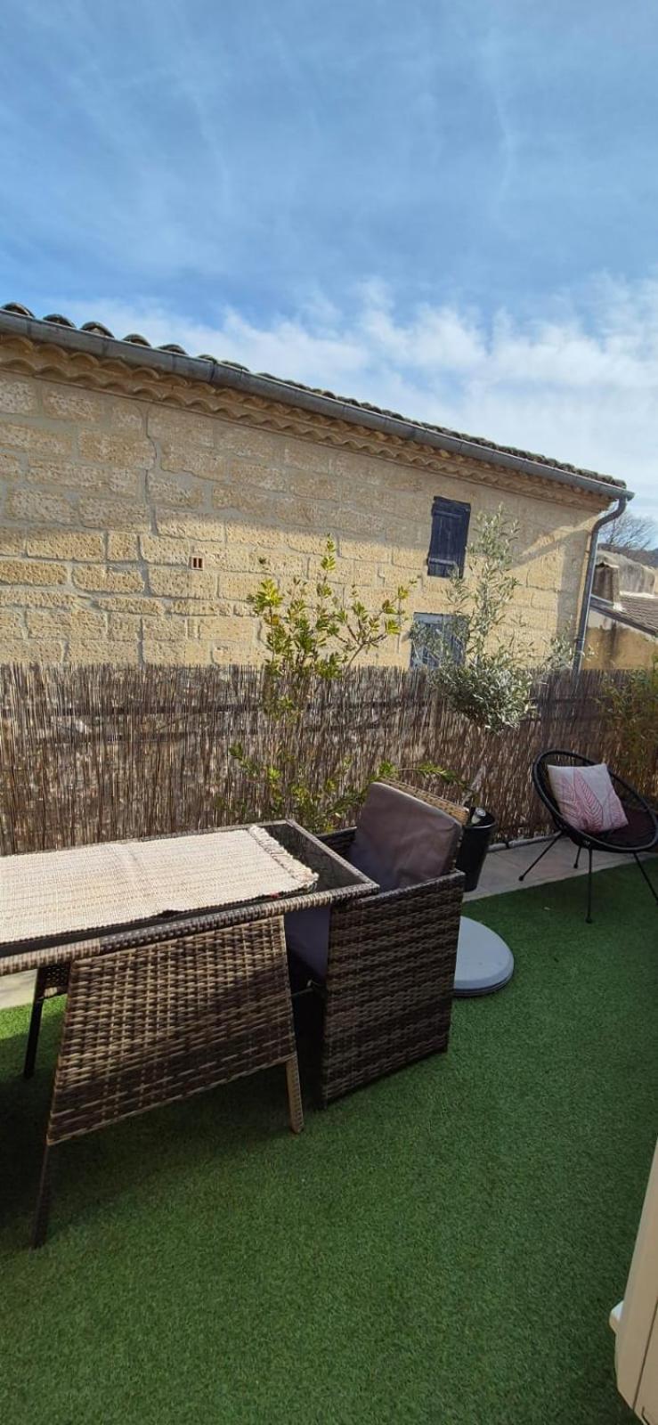 Proche D'Uzes La Terrasse Du Soleil Levant Collias Esterno foto